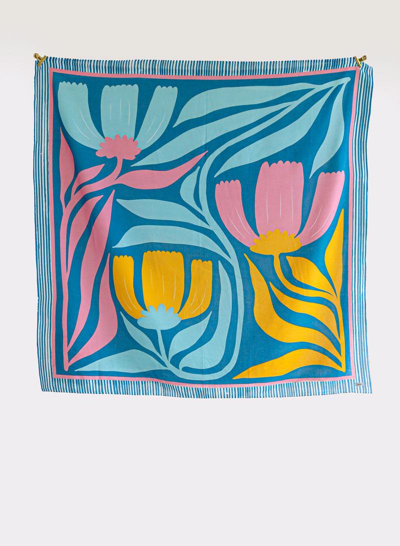 Tuch mit Blumen, blau