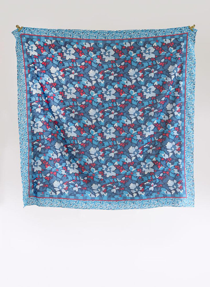 Tuch mit Blüten