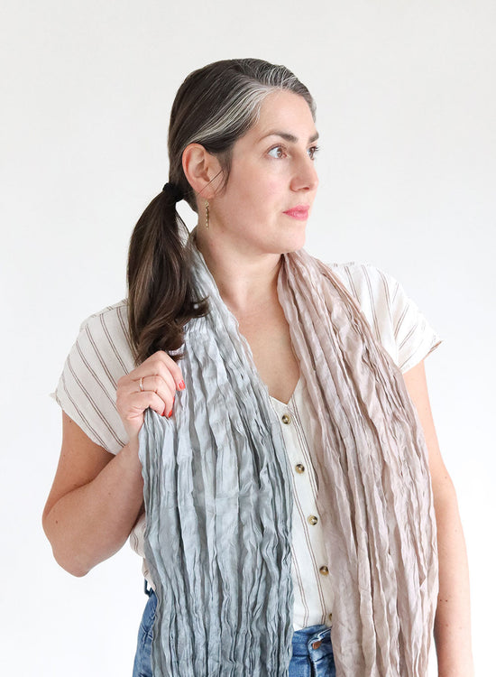 Seidenschal grau beige