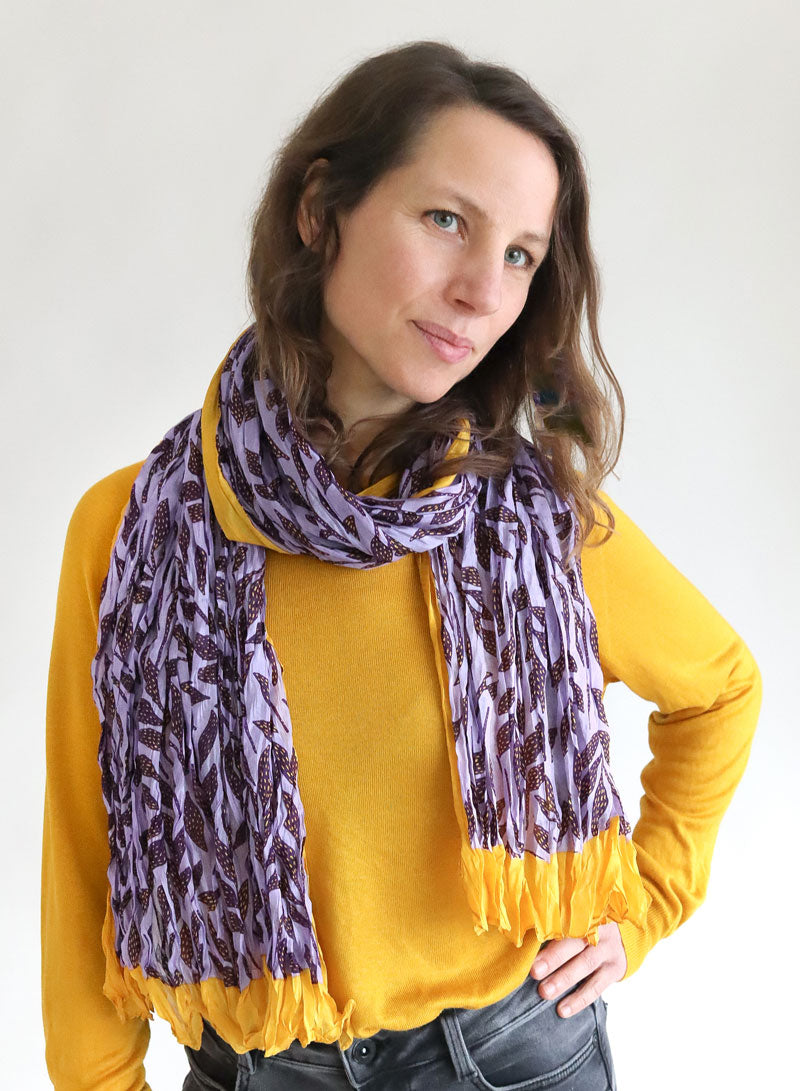 Seidenschal Bright Leaves – lila/gelb